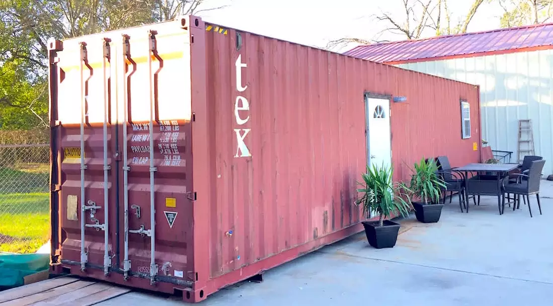 Couple Convert Shipping Container Into Beautiful Apartment, See Inside_9
